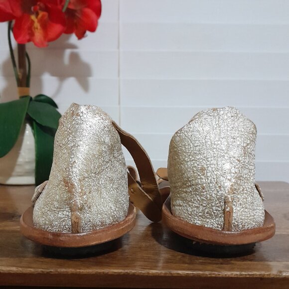 SOLD🟠🟠🟠🟠🟠🟠CYDWOQ Tomcat Sandal Metallic Gold White  SZ40 (9) Preowned - Picture 10 of 12